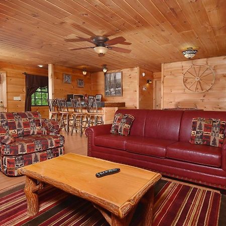 My Runaway Wagon Retreat Sevierville Exterior photo