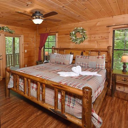 My Runaway Wagon Retreat Sevierville Exterior photo